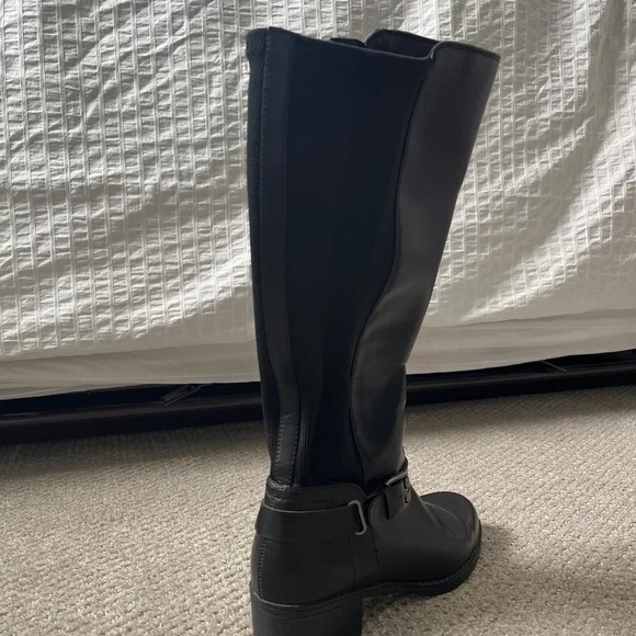 Boots - Picture 3 of 3